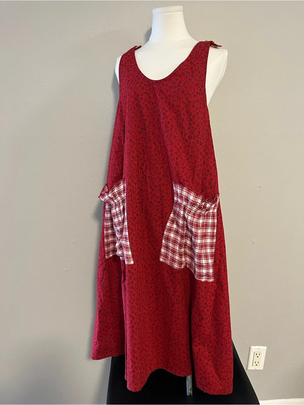 April Cornell Red Floral Crossback Apron with Plaid Pocket